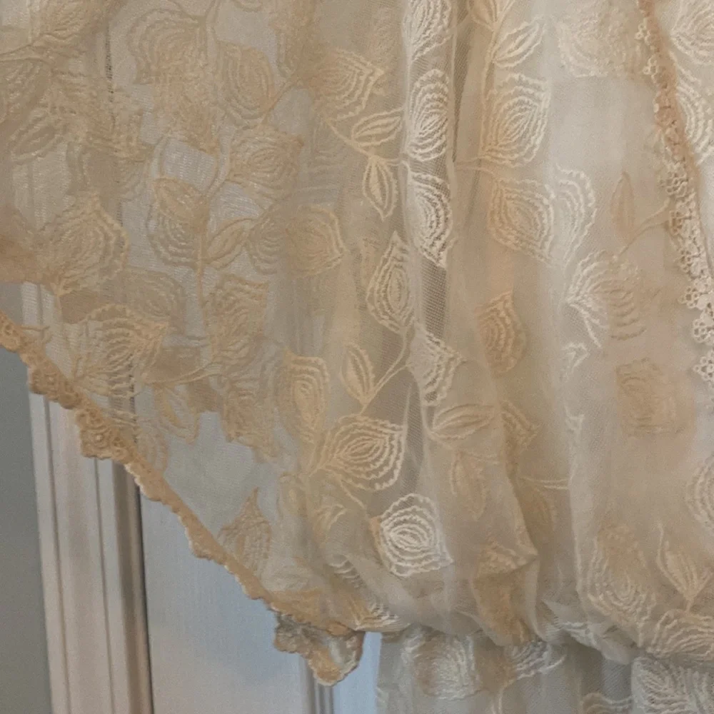 Lace wide arm blouse - Picture 3 of 4